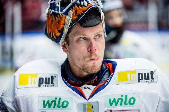 Växjös målvakt Viktor Fasth deppar