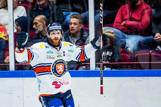 Växjös Liam Reddox jublar
