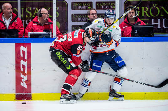 Malmö Redhawks Fredrik Händemark mot Växjös Linus