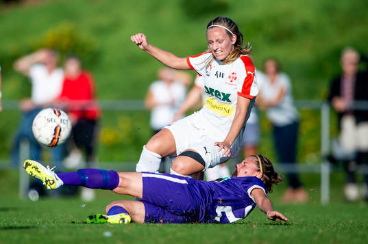 Borgebys Louise Overgaard Persson mot Jitexs Sarah Mellouk
