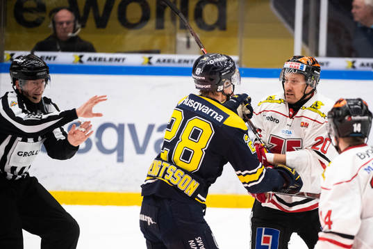 s Anton Bengtsson i bråk med Örebros Marcus Weinstock