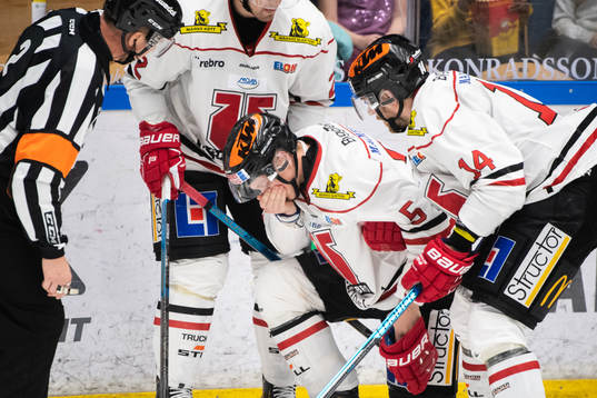 Örebros Gustav Backström har ont