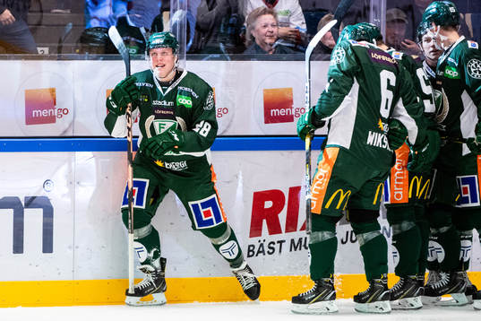 Färjestads Fabian Zetterlund jublar