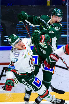 Frölundas Max Friberg och Färjestads Johan Ivarsson