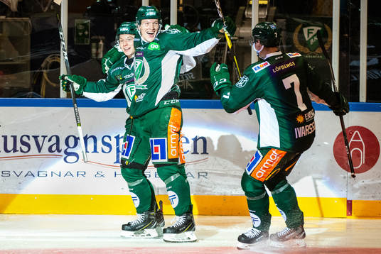 Färjestads Oskar Steen och Gustav Rydahl jublar