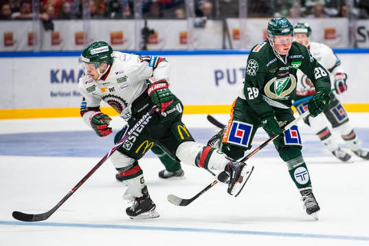 Frölundas Max Friberg och Färjestads Fabian Zetterlund