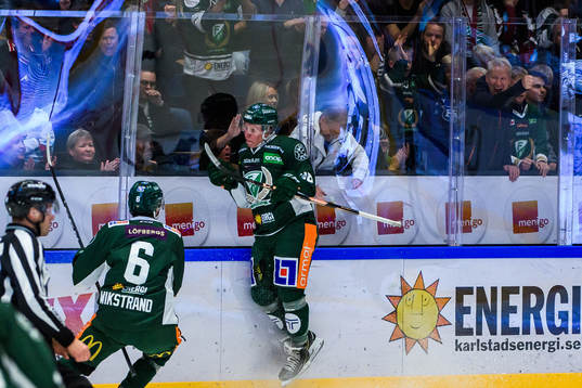Färjestads Fabian Zetterlund jublar