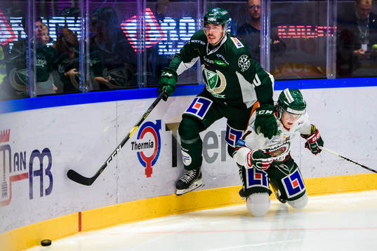 Färjestads Sebastian Erixon och Frölundas Samuel Fagemo