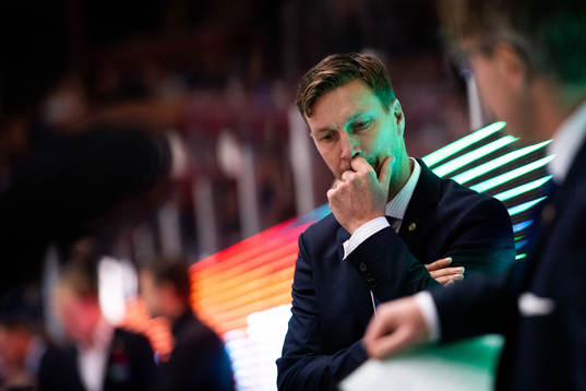 Färjestads tränare Johan Pennerborn deppar