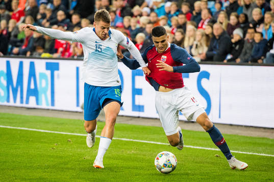 Domen Crnigoj of Slovenia and Mohamed Elyounoussi of Norway