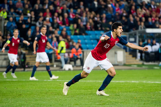 Tarik Elyounoussi of Norway celebrates