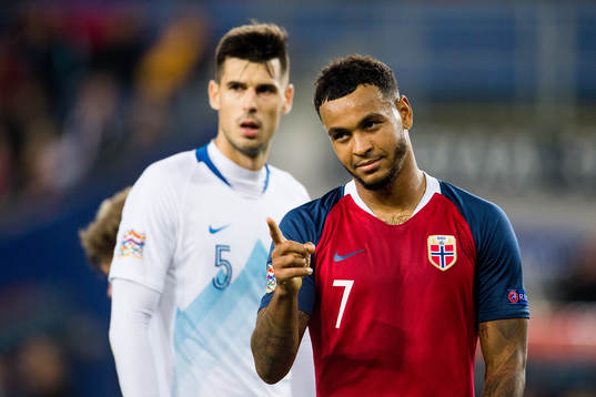 Nemanja Mitrovic of Slovenia and Joshua King of Norway