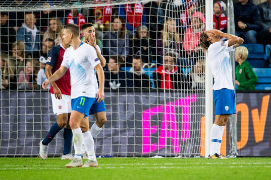 René Krhin of Slovenia looks dejected