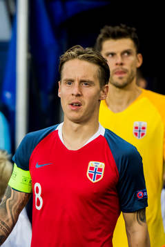 Stefan Johansen and goalkeeper Rune Almenning Jarstein of