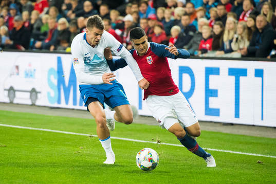 Domen Crnigoj of Slovenia and Mohamed Elyounoussi of Norway