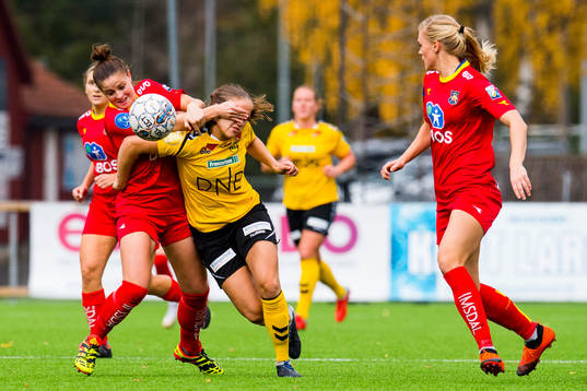 Ina Helen Skaug of Røa and Guro Reiten of LSK Kvinner