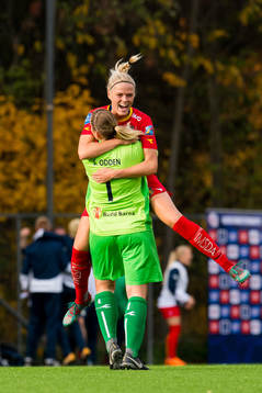 Goalkeeper Kirvil Schau Odden and Kamilla Aabel of Røa