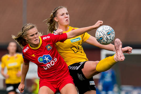 Kristine Leine of Røa and Sophie Roman Haug of LSK Kvinner