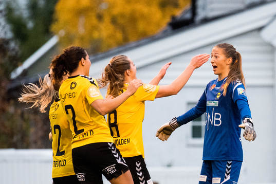 Goalkeeper Cecilie Fiskerstrand of LSK Kvinner celebrates