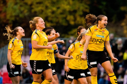 Bläddra bland fler bilder av Football, NM, Røa - LSK Kvinner