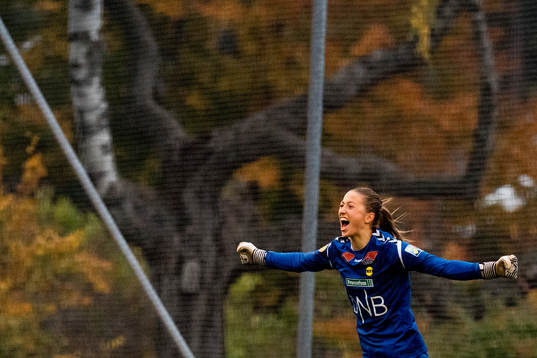 Goalkeeper Cecilie Fiskerstrand of LSK Kvinner celebrates