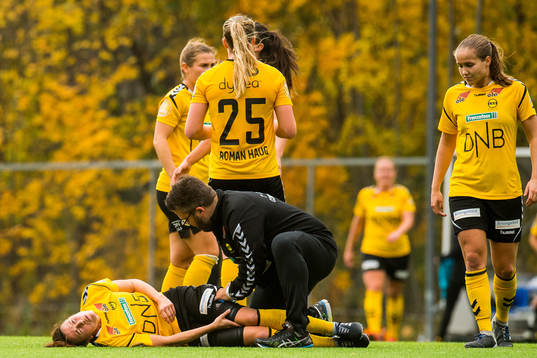 Isabell Bachor of LSK Kvinner with an injury