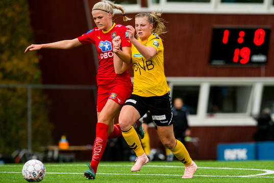 Kamilla Aabel of Røa and Sophie Roman Haug of LSK Kvinner