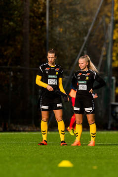 Ingrid Kvernvolden and Emilie Marie Woldvik of LSK Kvinner