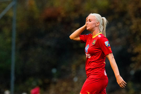 Guro Bell Pedersen of Røa looks dejected