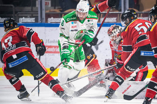 Rögles Linus Sandin och Luleås målvakt Joel Lassinantti