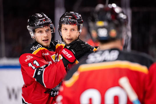 Luleås Petter Emanuelsson och Johan Harju jublar