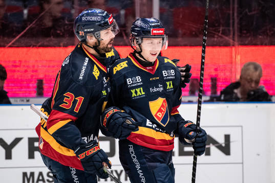 Djurgårdens Dick Axelsson och Jonathan Davidsson jublar