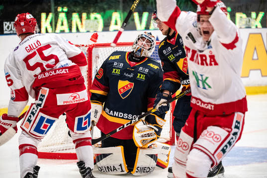 Djurgårdens målvakt Adam Reideborn deppar