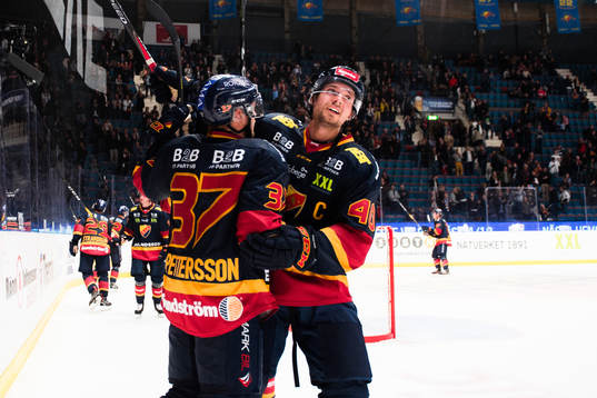 Djurgårdens Jesper Pettersson och Jacob Josefson jublar