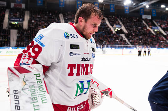 Timrås målvakt Niklas Svedberg deppar