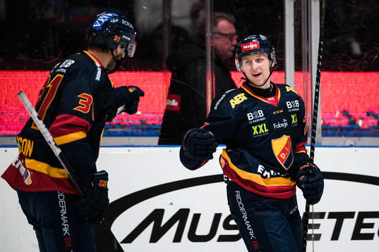 Djurgårdens Dick Axelsson  och Jonathan Davidsson jublar
