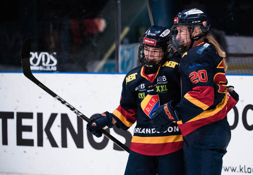 Djurgårdens Alice Östensson och Karoline Pedersen jublar