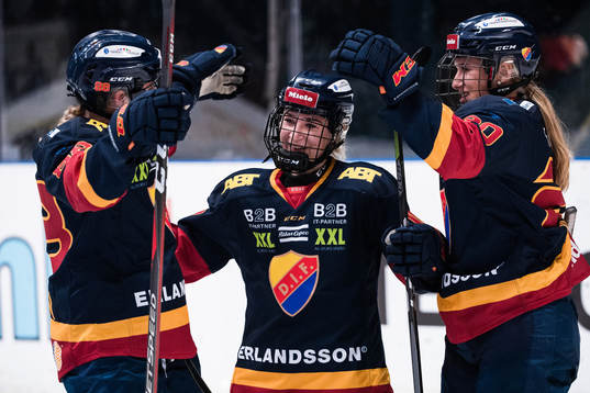 Djurgårdens Alice Östensson och Karoline Pedersen jublar
