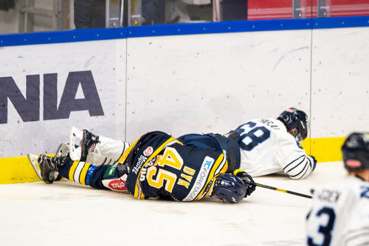 Södertäljes Sebastian Dyk och Karlskogas Jonatan Harju