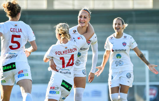 Rosengårds Hanna Folkesson jublar med Sanne Troelsgaard