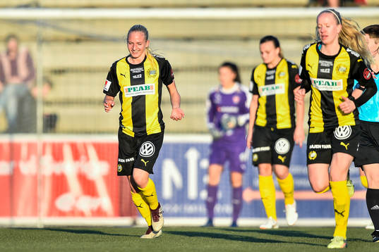 Hammarbys Astrid Larsson jublar