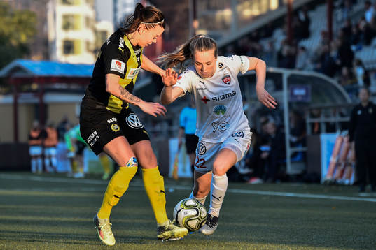 Rosengårds Fiona Brown och Hammarbys Amanda Johansson