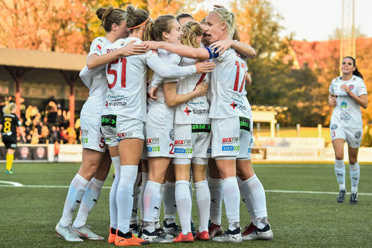 Rosengårds spelare jublar