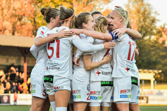 Rosengårds spelare jublar