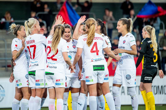 Rosengårds spelare jublar