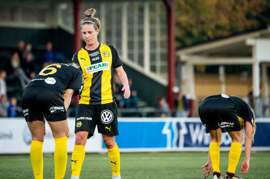 Hammarbys Elise Kellond-Knight försöker trösta Olga