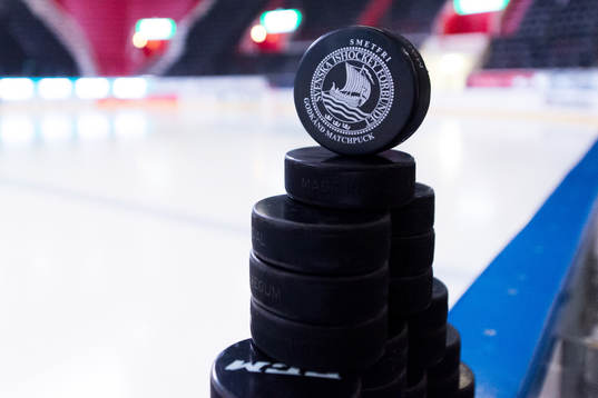 Matchpuckar innan ishockeymatchen i Hockeyallsvenskan