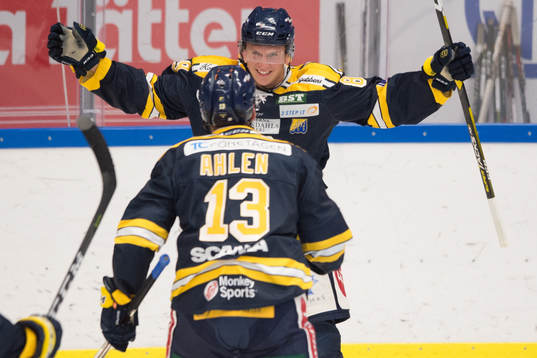 Södertäljes Mikael Ahlén och David Åslin jublar
