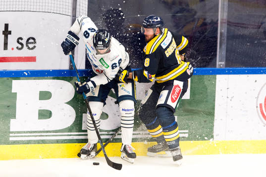 Karlskogas Jonatan Harju och Södertäljes Nicklas Grossmann