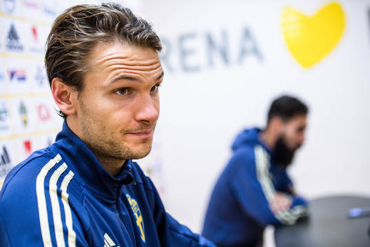 Albin Ekdal i mixed zone
